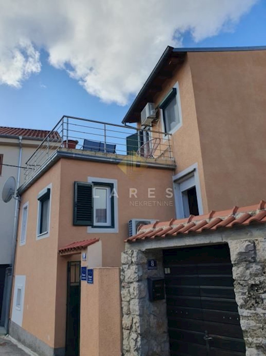 Casa Crnica, Šibenik, Drvarska ulica, 72m2