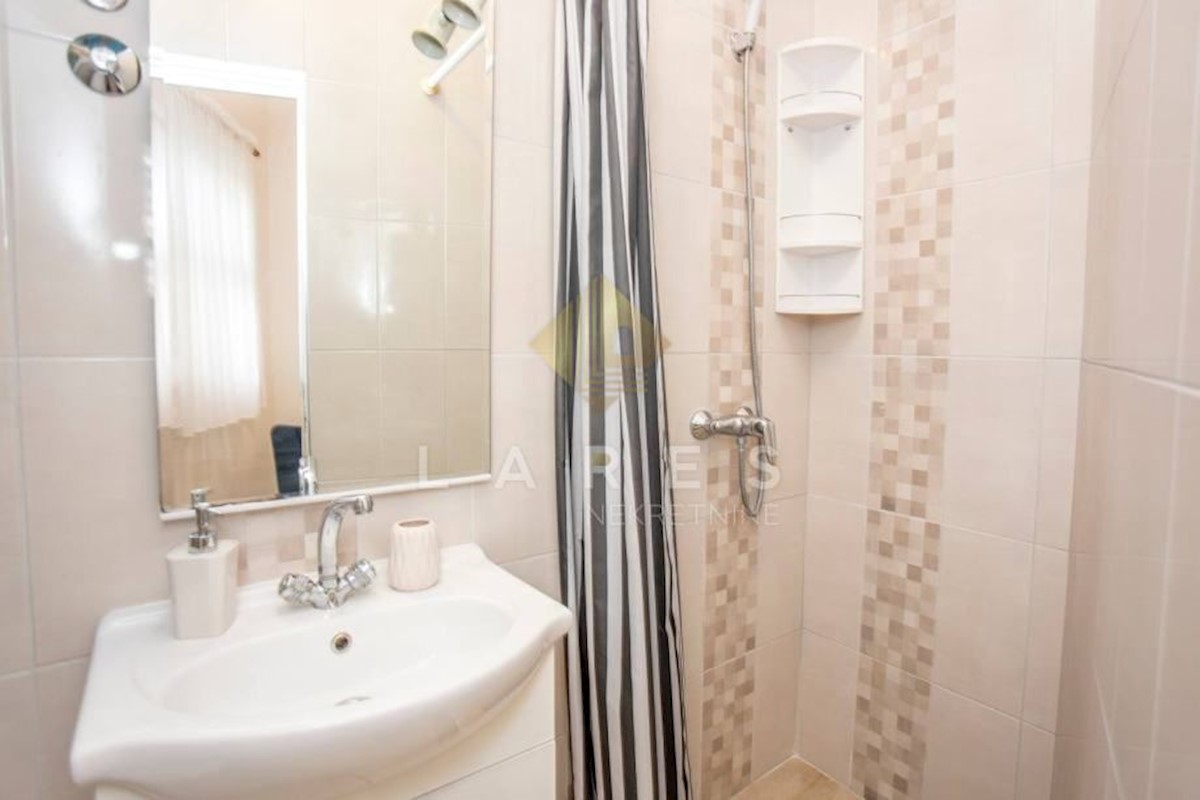 Casa Crnica, Šibenik, Drvarska ulica, 72m2