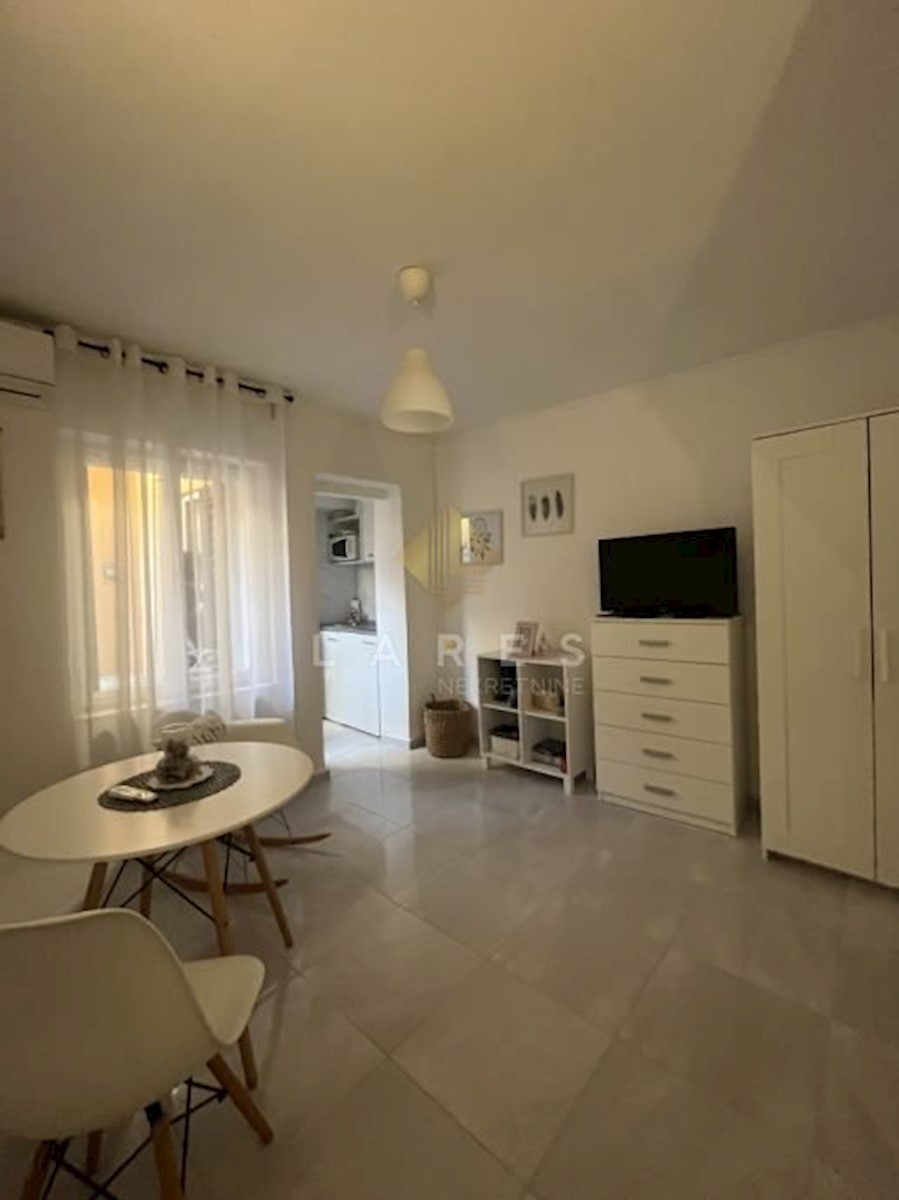 Casa Crnica, Šibenik, Drvarska ulica, 72m2