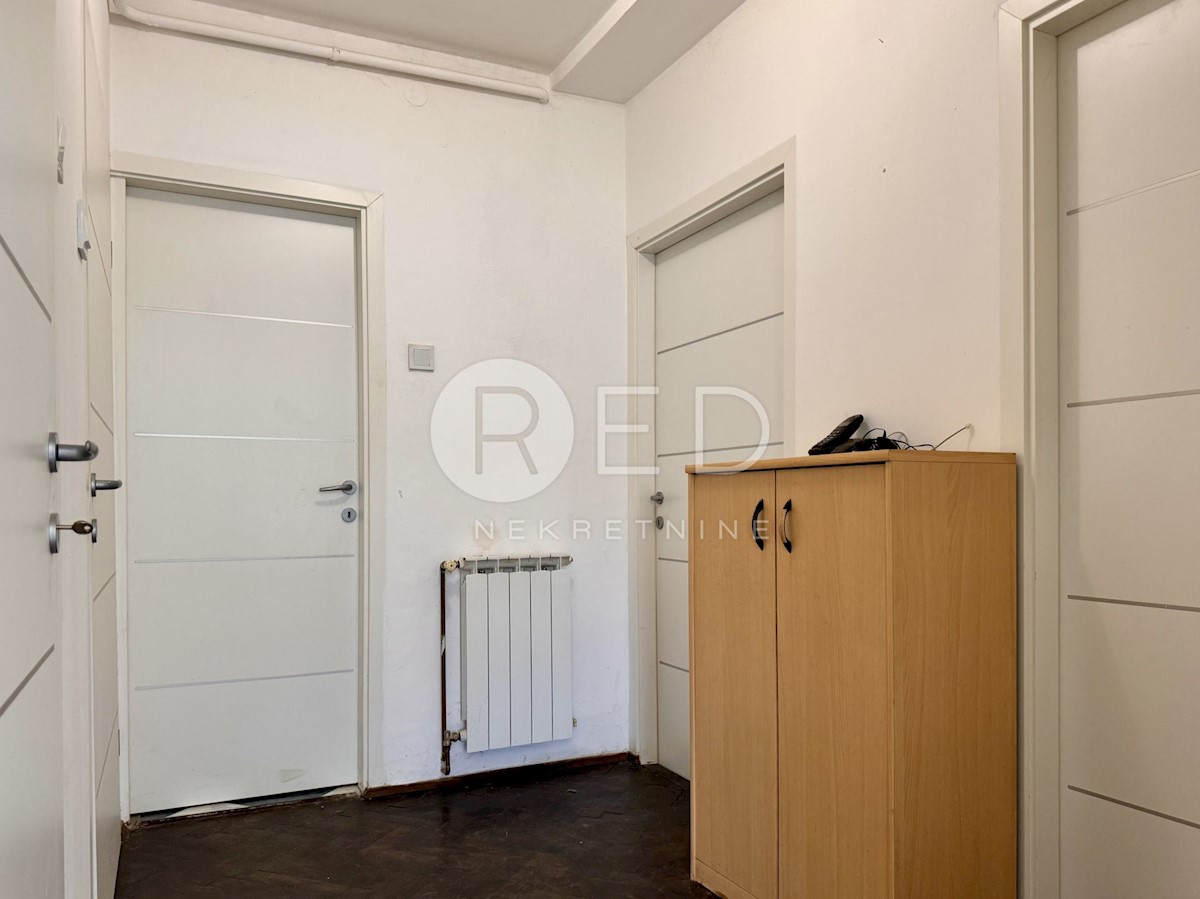 Appartamento Sesvetski Kraljevec, Sesvete, Trg Kralja tomislava, 60m2