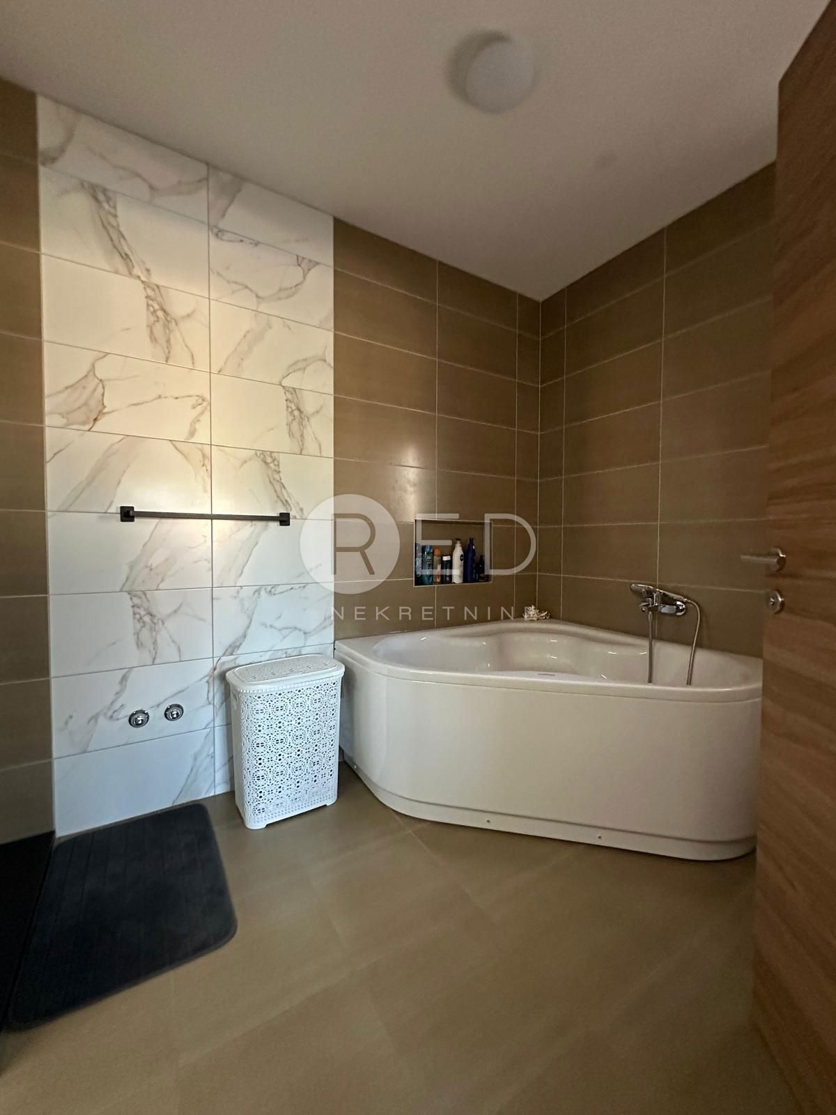 Casa Kakma, Polača, XI Jankolovački Put, 450m2