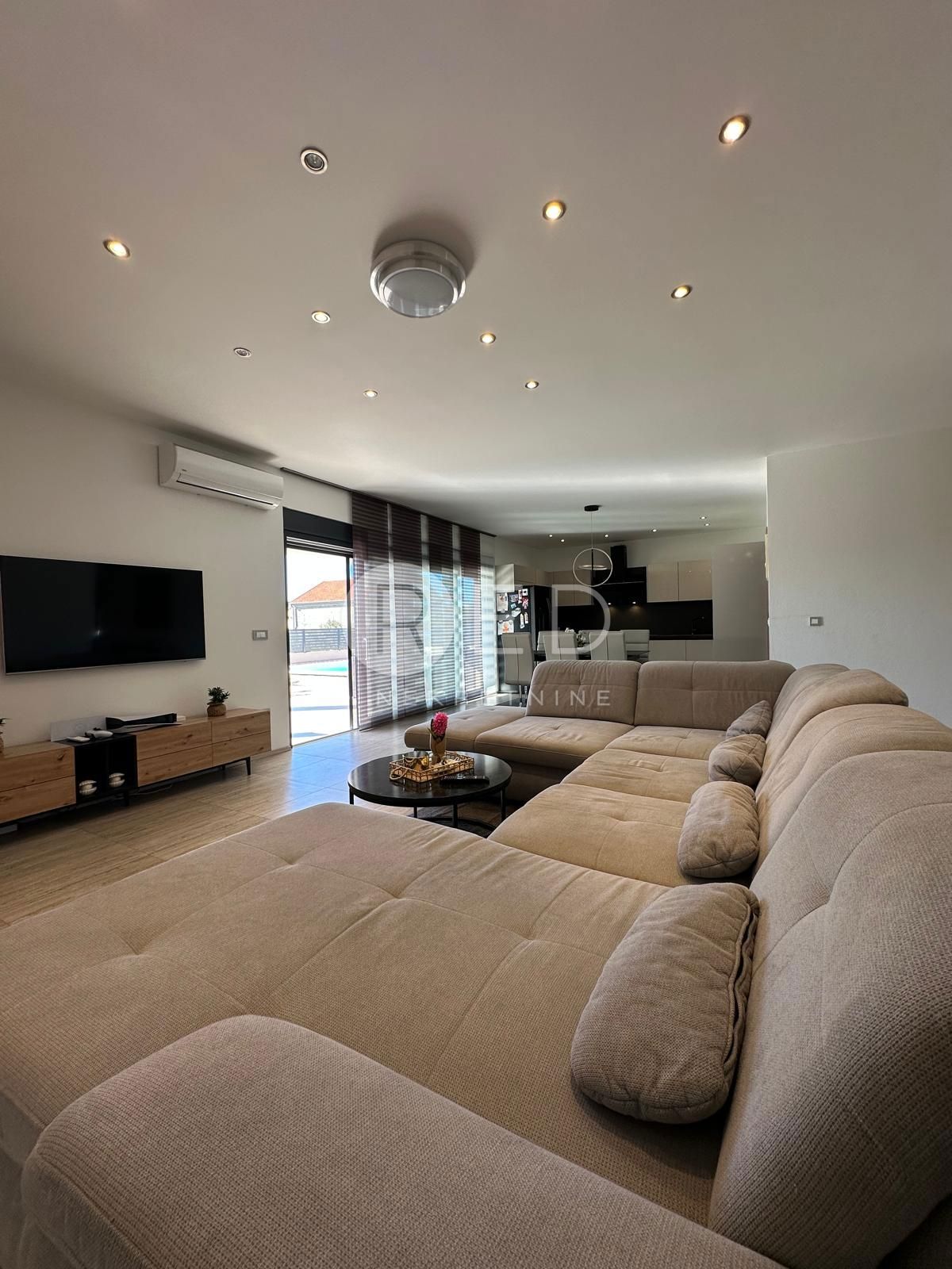 Casa Kakma, Polača, XI Jankolovački Put, 450m2