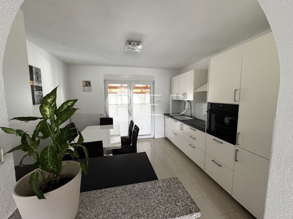 Casa Kloštar Ivanić, Vulovarska 71, 300m2