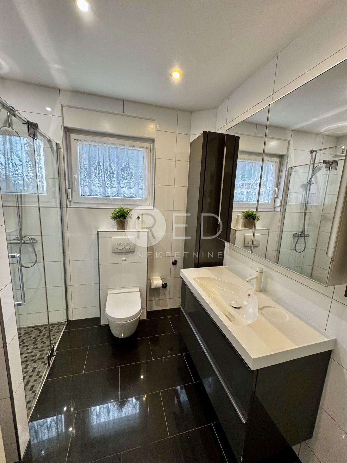 Casa Kloštar Ivanić, Vulovarska 71, 300m2