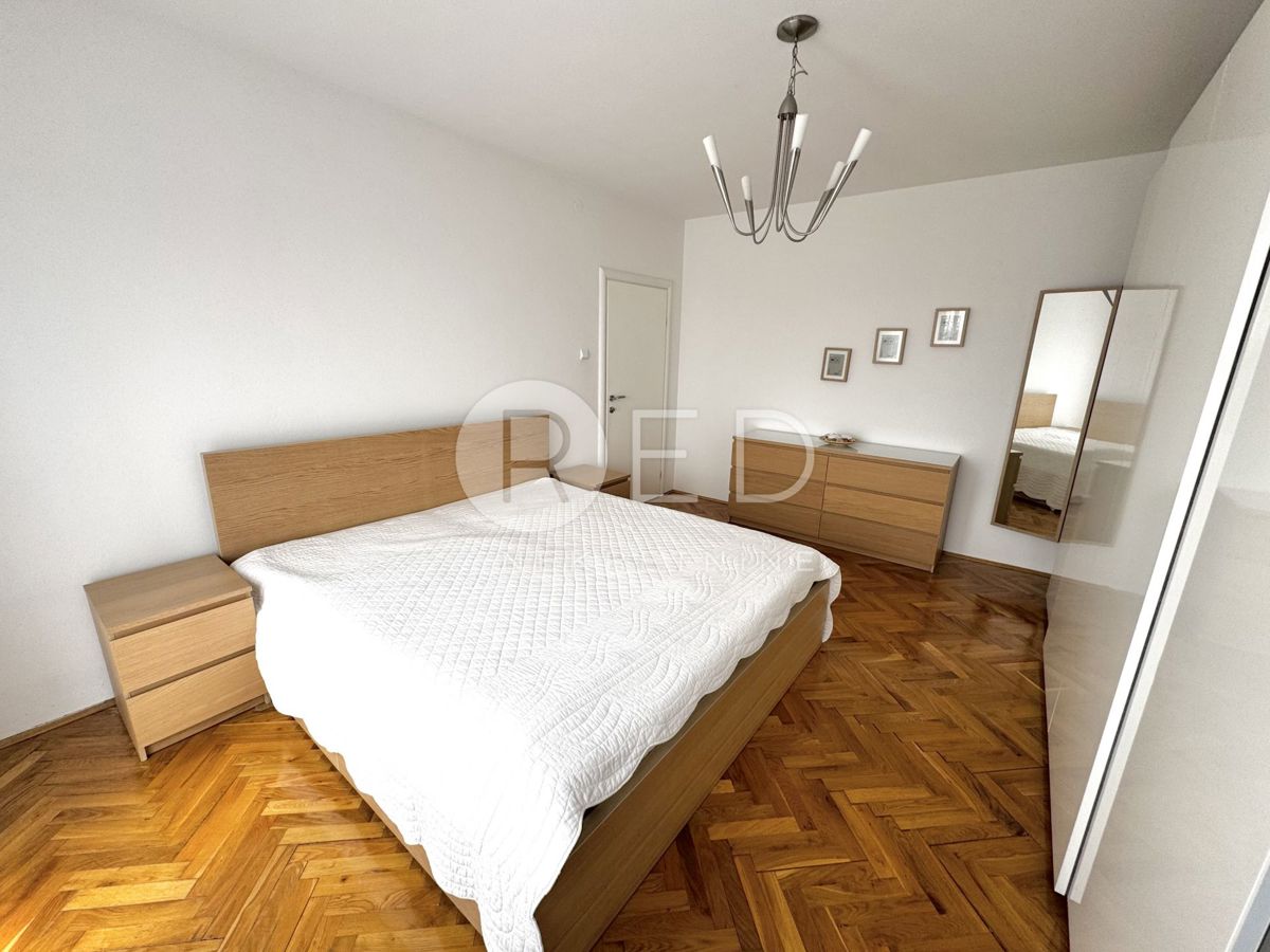 Casa Kloštar Ivanić, Vulovarska 71, 300m2