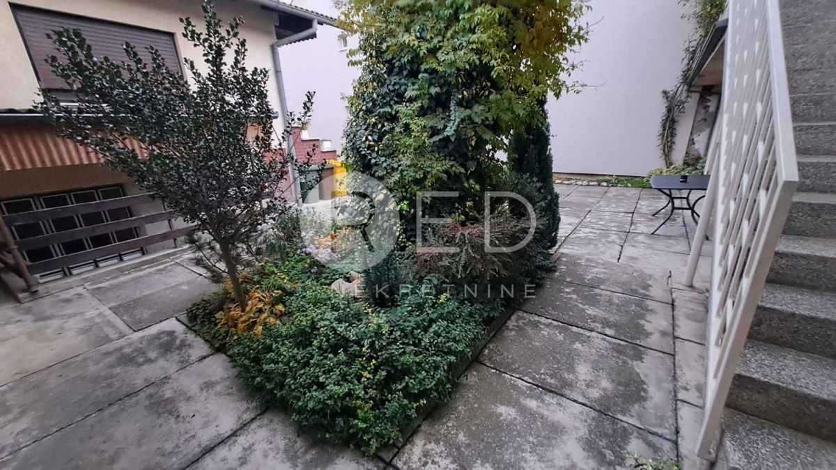 Casa Praulje, Požega, Ulica Sv.Leopolda Mandića, 220m2