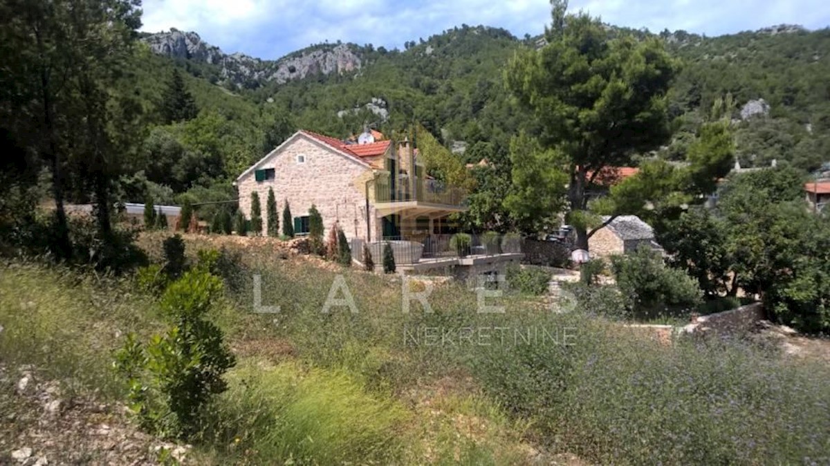 Terreno Gromin Dolac, Jelsa, 2.195m2