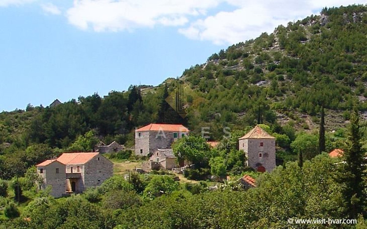 Terreno Gromin Dolac, Jelsa, 2.195m2