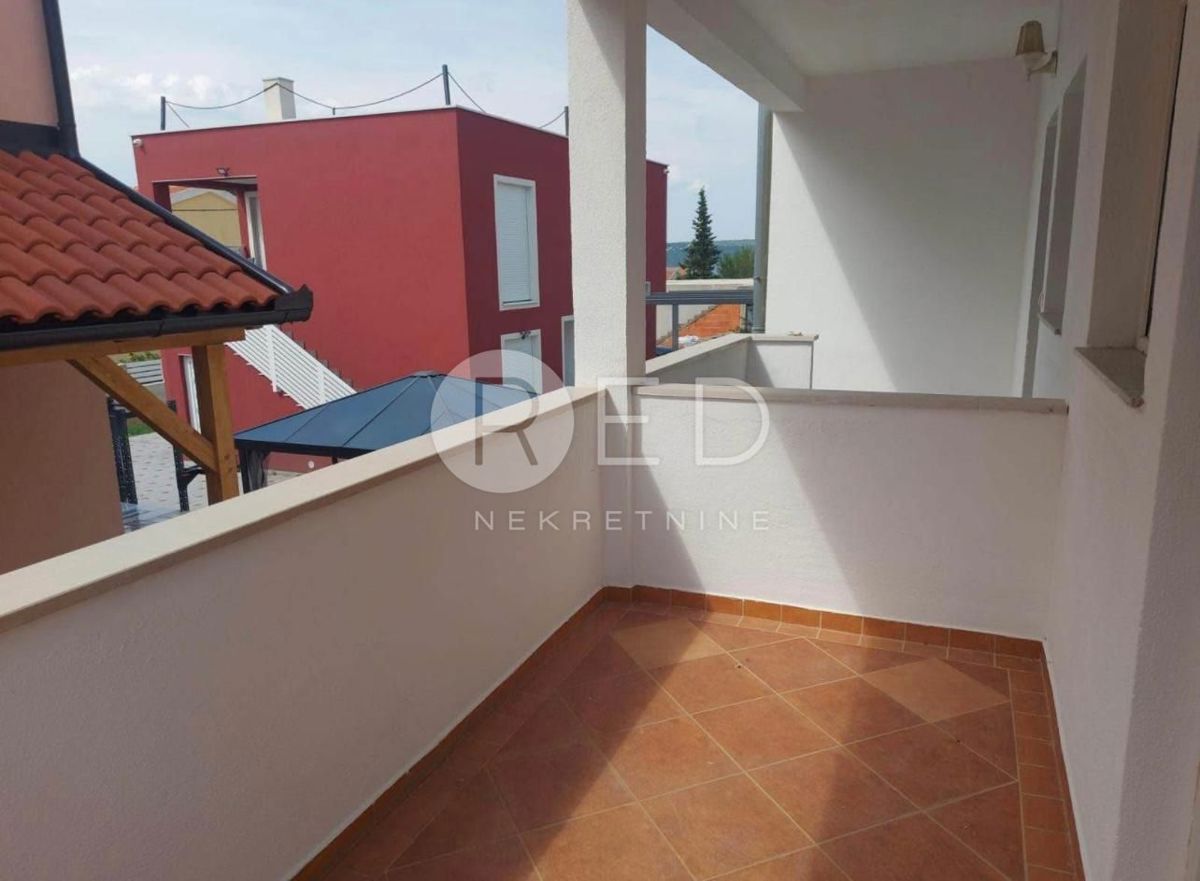 Casa Gornji Karin, Obrovac, Ulica Eugena Kumičića, 83m2