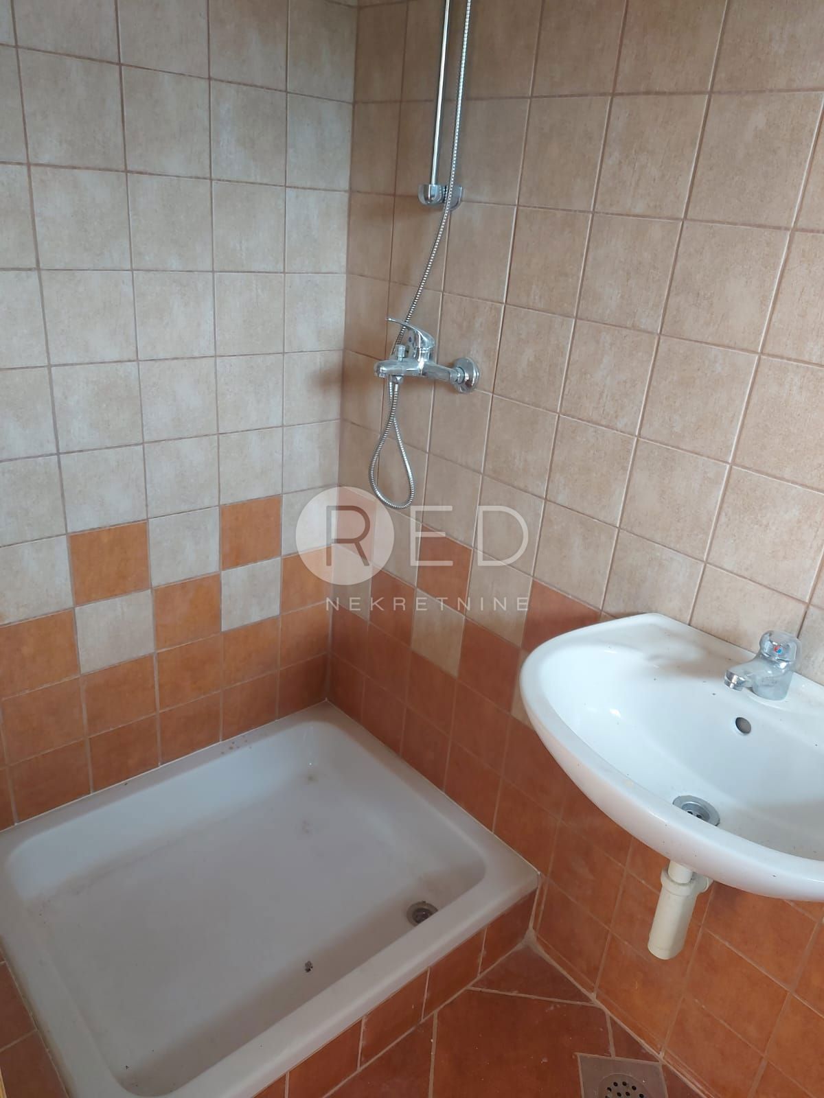 Casa Gornji Karin, Obrovac, Ulica Eugena Kumičića, 83m2