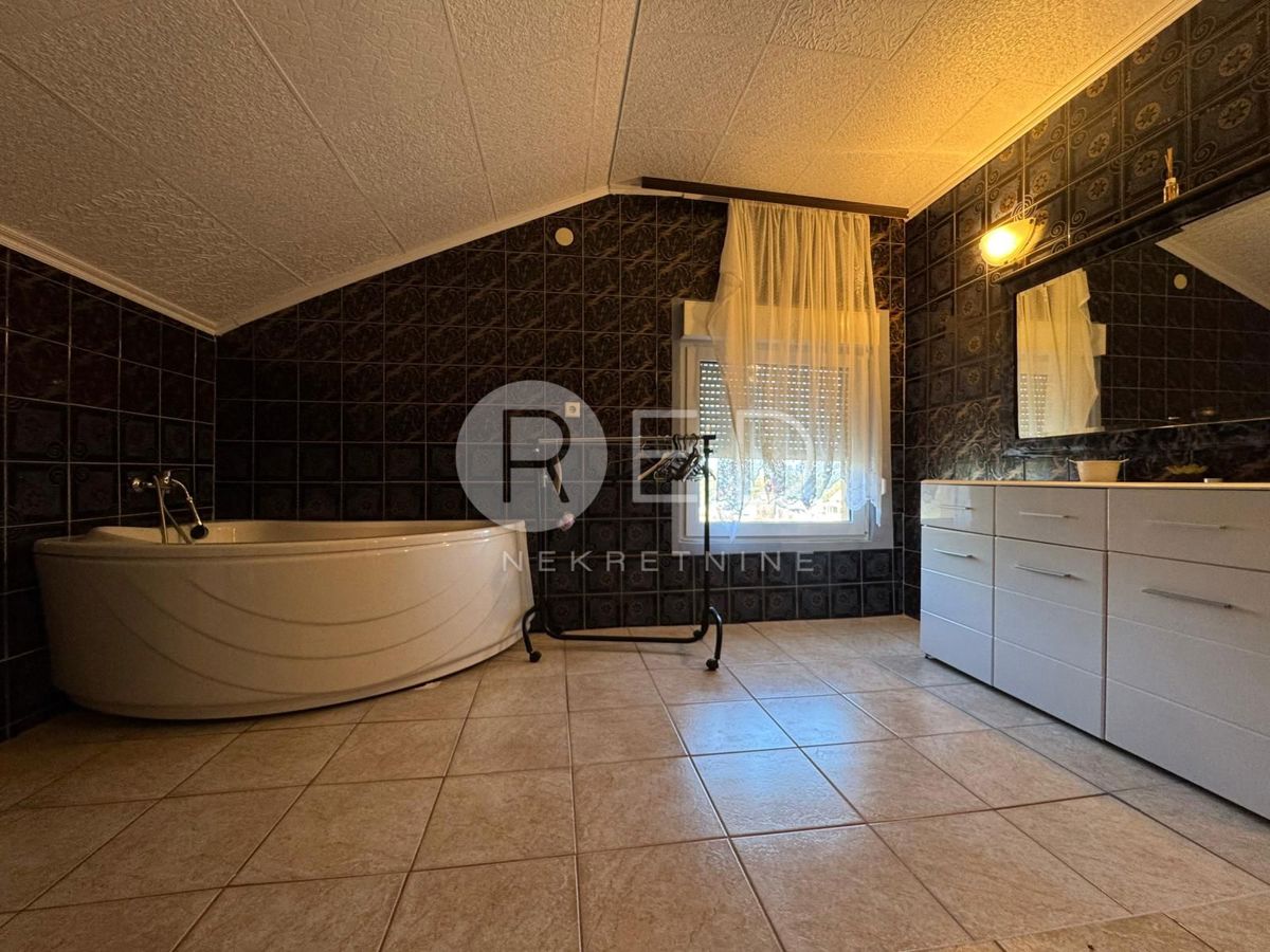 Casa Donji Karin, Benkovac, Donji karin, 350m2