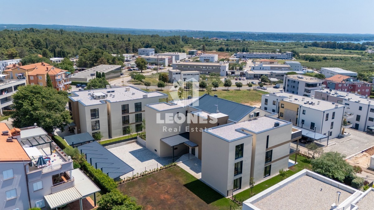Appartamento di qualità al piano terra in costruzione in un'ottima posizione con giardino e vista mare a Cittanova