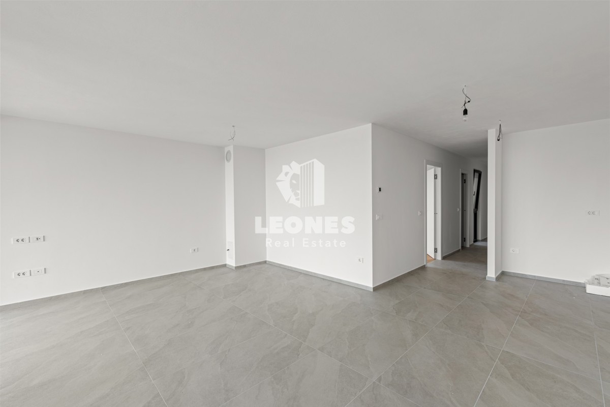 Appartamento di qualità al piano terra in costruzione in un'ottima posizione con giardino e vista mare a Cittanova