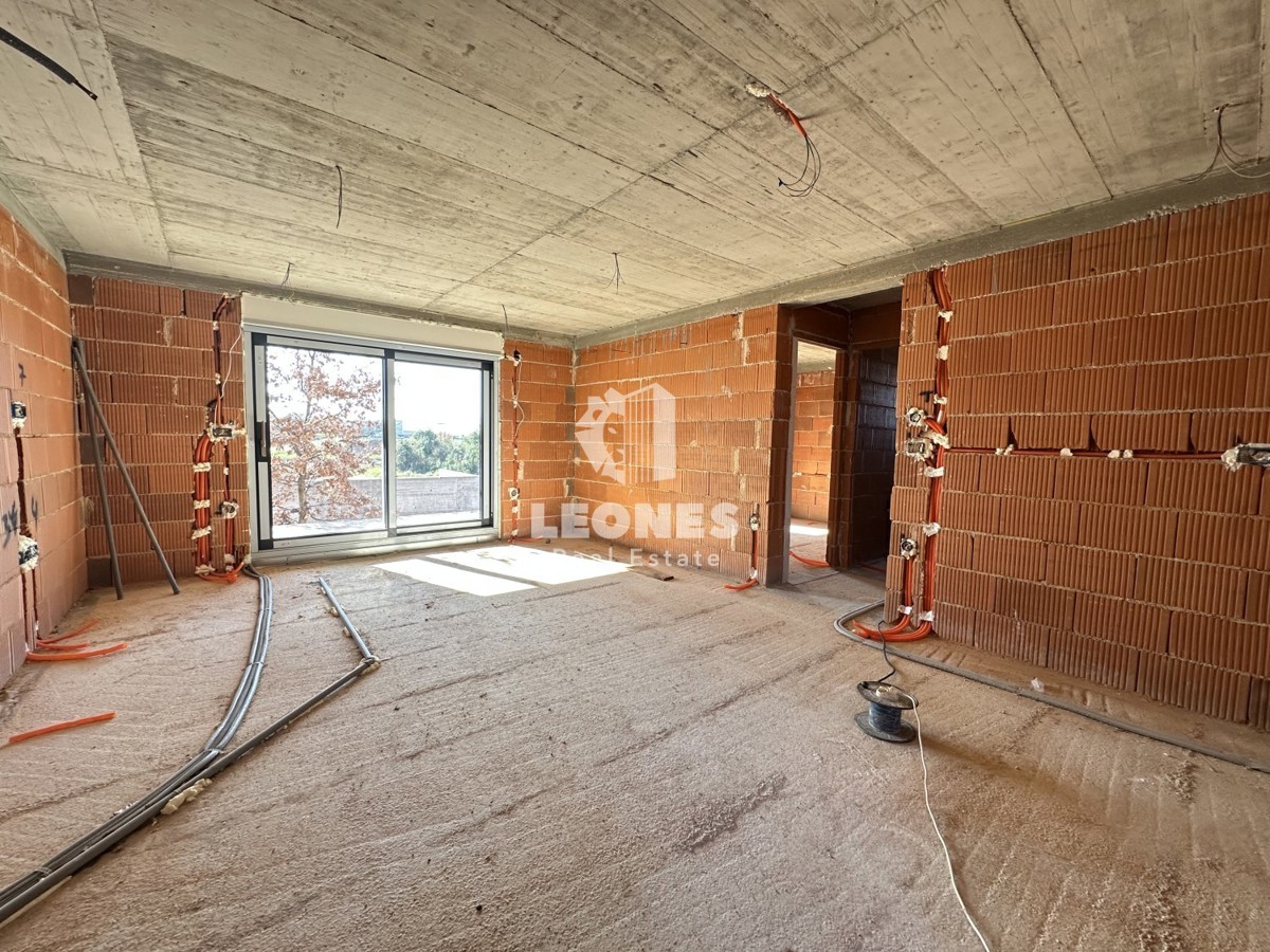 Appartamento di nuova costruzione con cortile e ampia terrazza coperta a Cittanova