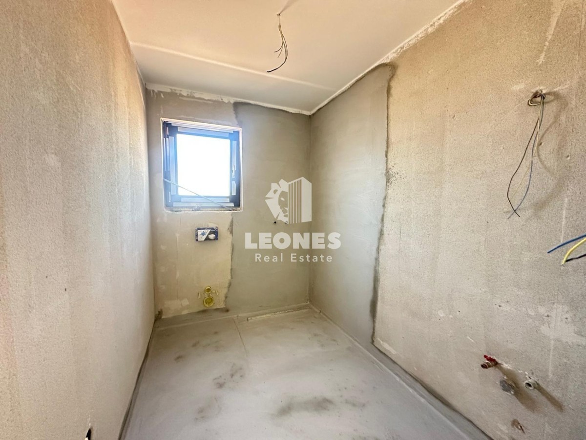 Appartamento di nuova costruzione con cortile e ampia terrazza coperta a Cittanova