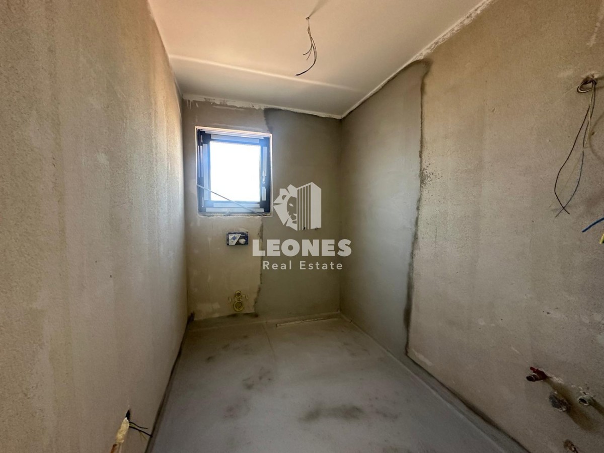 Appartamento di nuova costruzione con cortile e ampia terrazza coperta a Cittanova