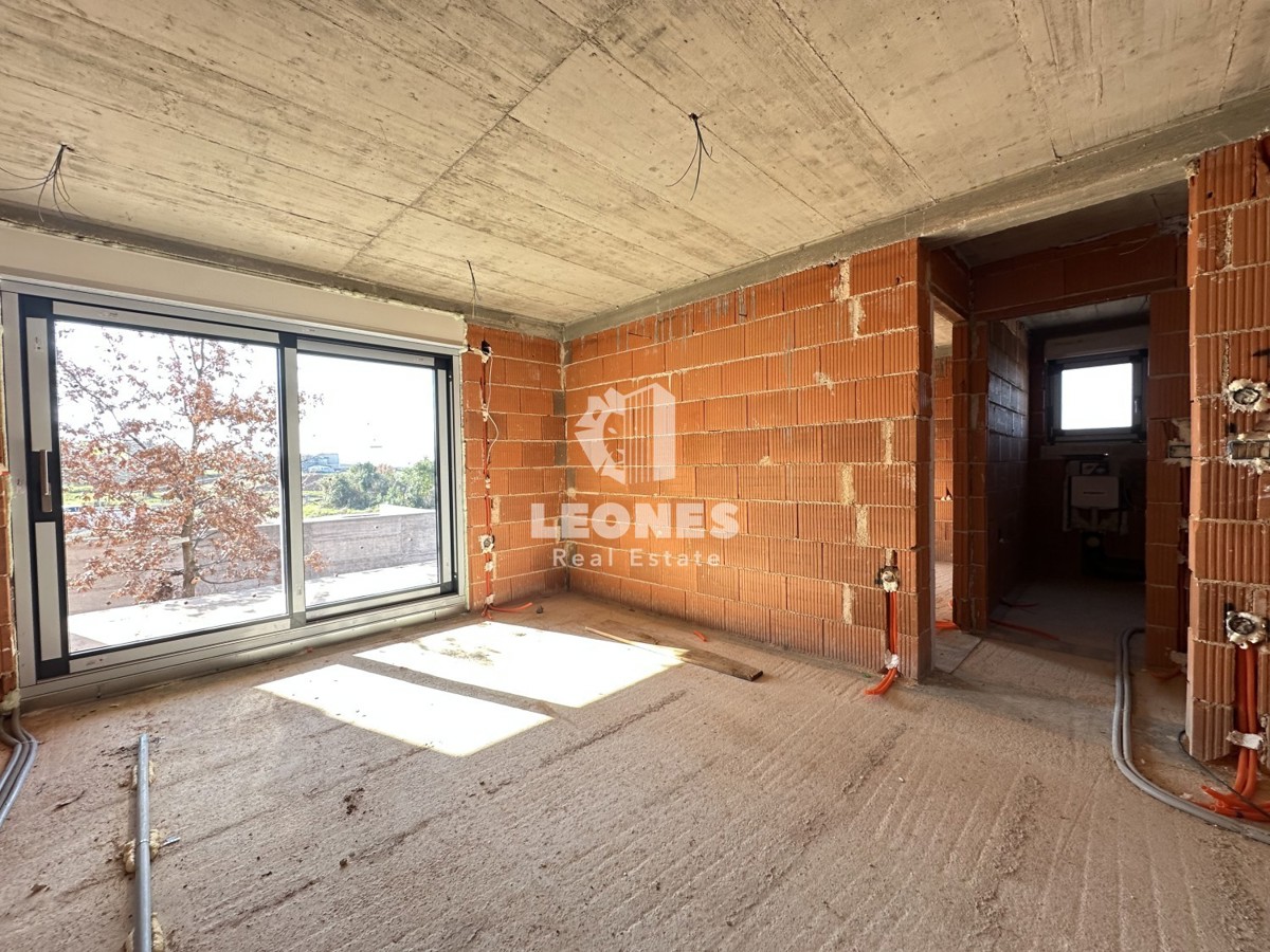 Appartamento di nuova costruzione con cortile e ampia terrazza coperta a Cittanova