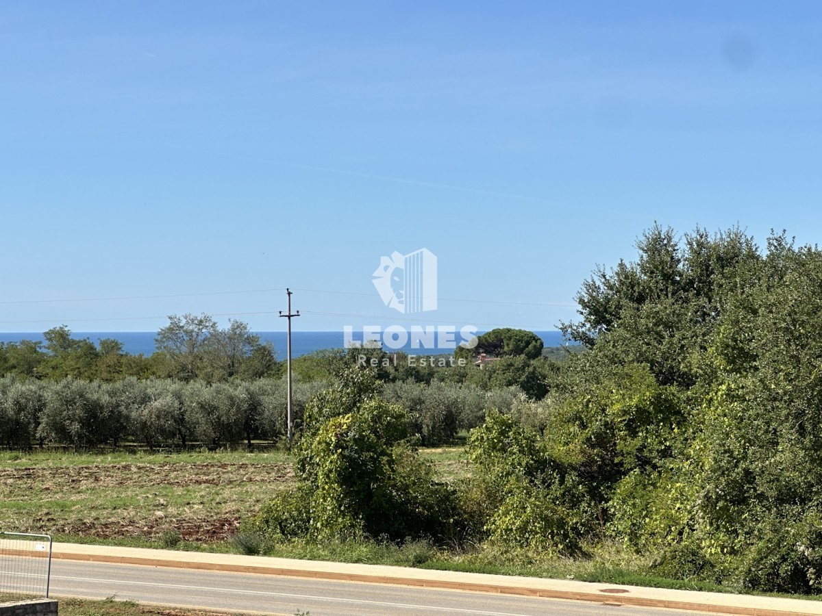 Appartamento al primo piano con vista aperta sul mare nelle vicinanze di Parenzo