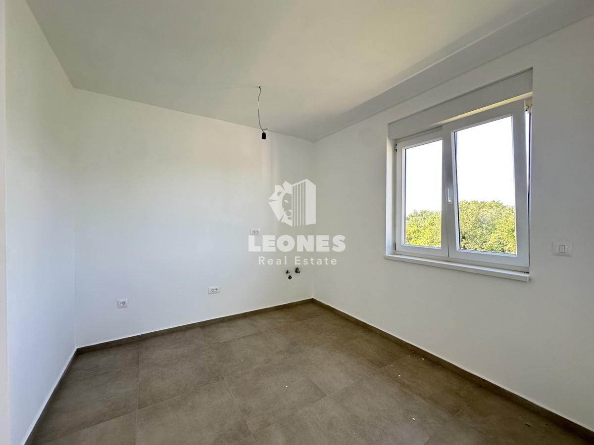 Appartamento al primo piano con vista aperta sul mare nelle vicinanze di Parenzo