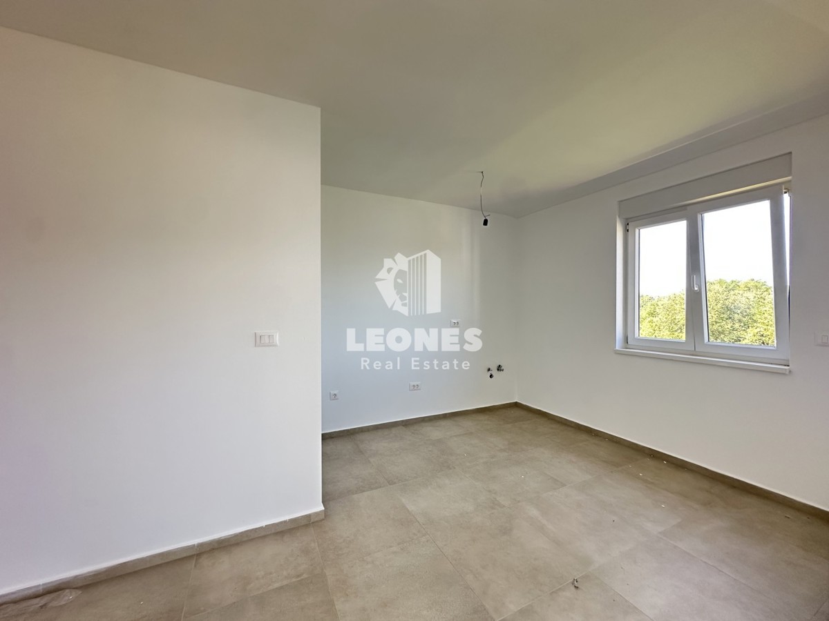 Appartamento al primo piano con vista aperta sul mare nelle vicinanze di Parenzo