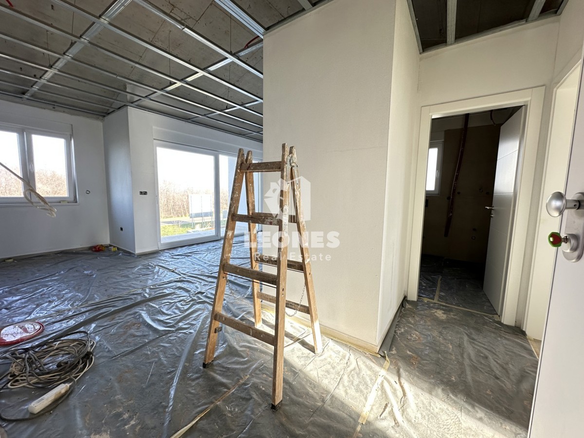 Appartamento al primo piano con vista aperta sul mare nelle vicinanze di Parenzo