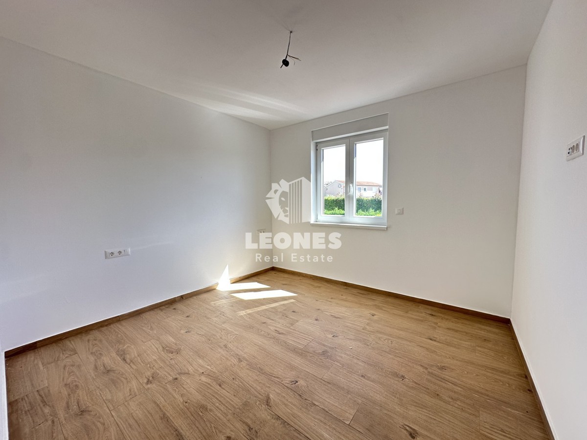 Appartamento al primo piano con vista aperta sul mare nelle vicinanze di Parenzo