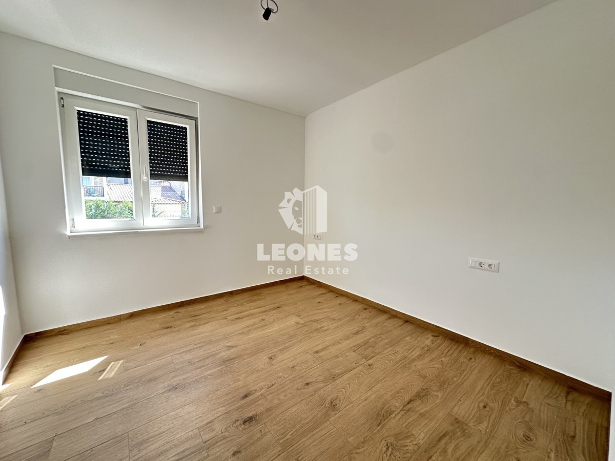 Appartamento al primo piano con vista aperta sul mare nelle vicinanze di Parenzo