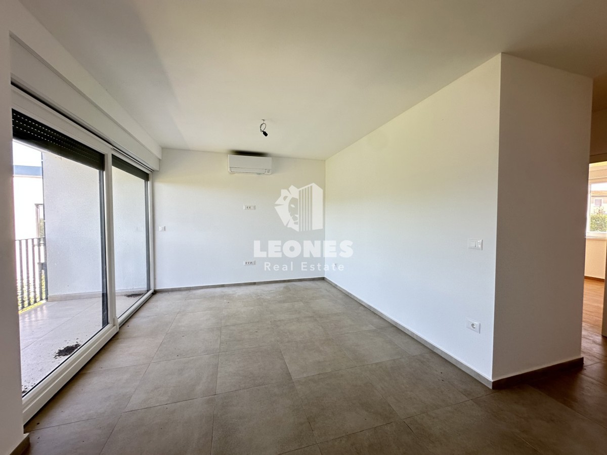 Appartamento al primo piano con vista aperta sul mare nelle vicinanze di Parenzo