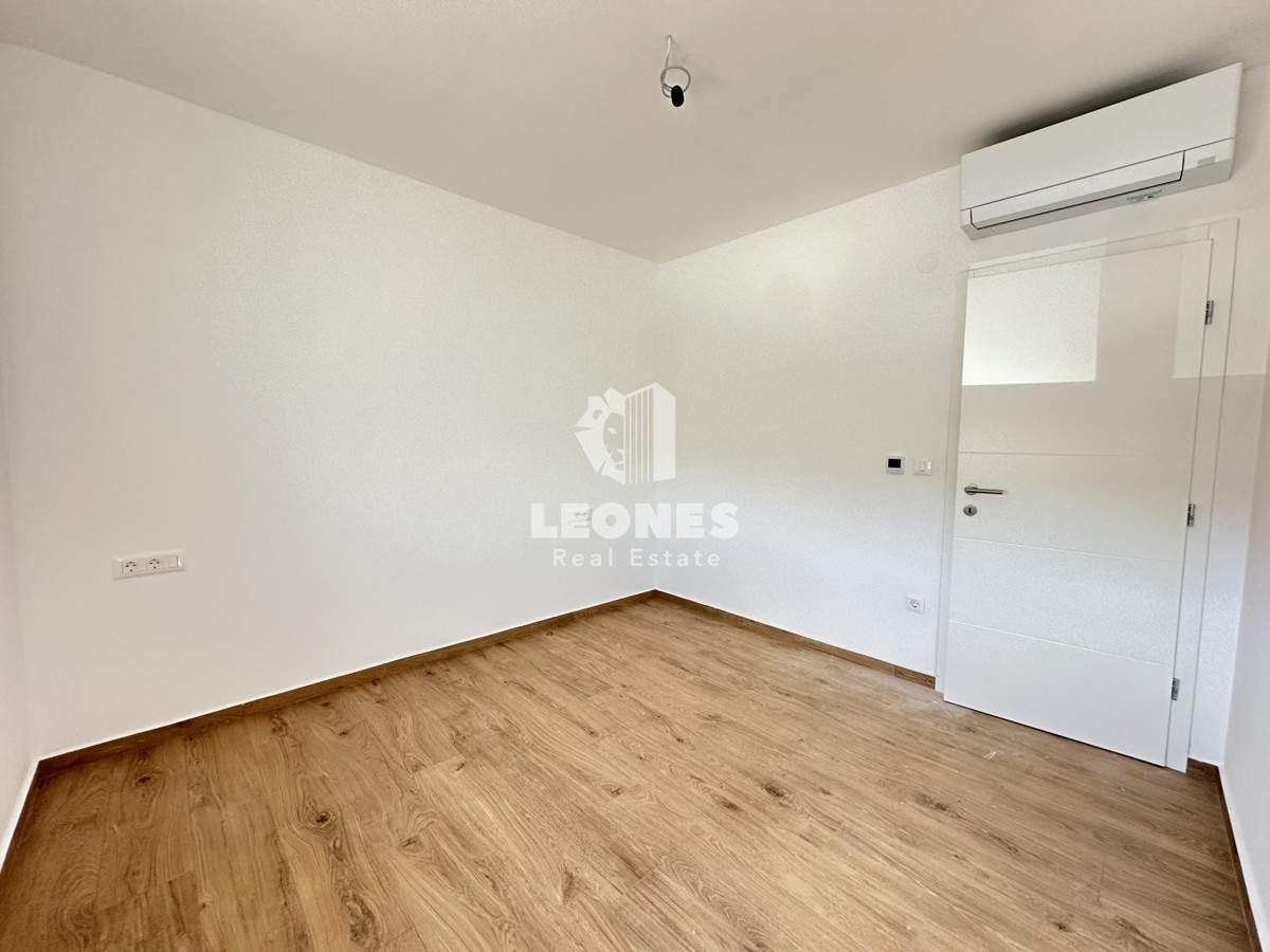 Appartamento al primo piano con vista aperta sul mare nelle vicinanze di Parenzo