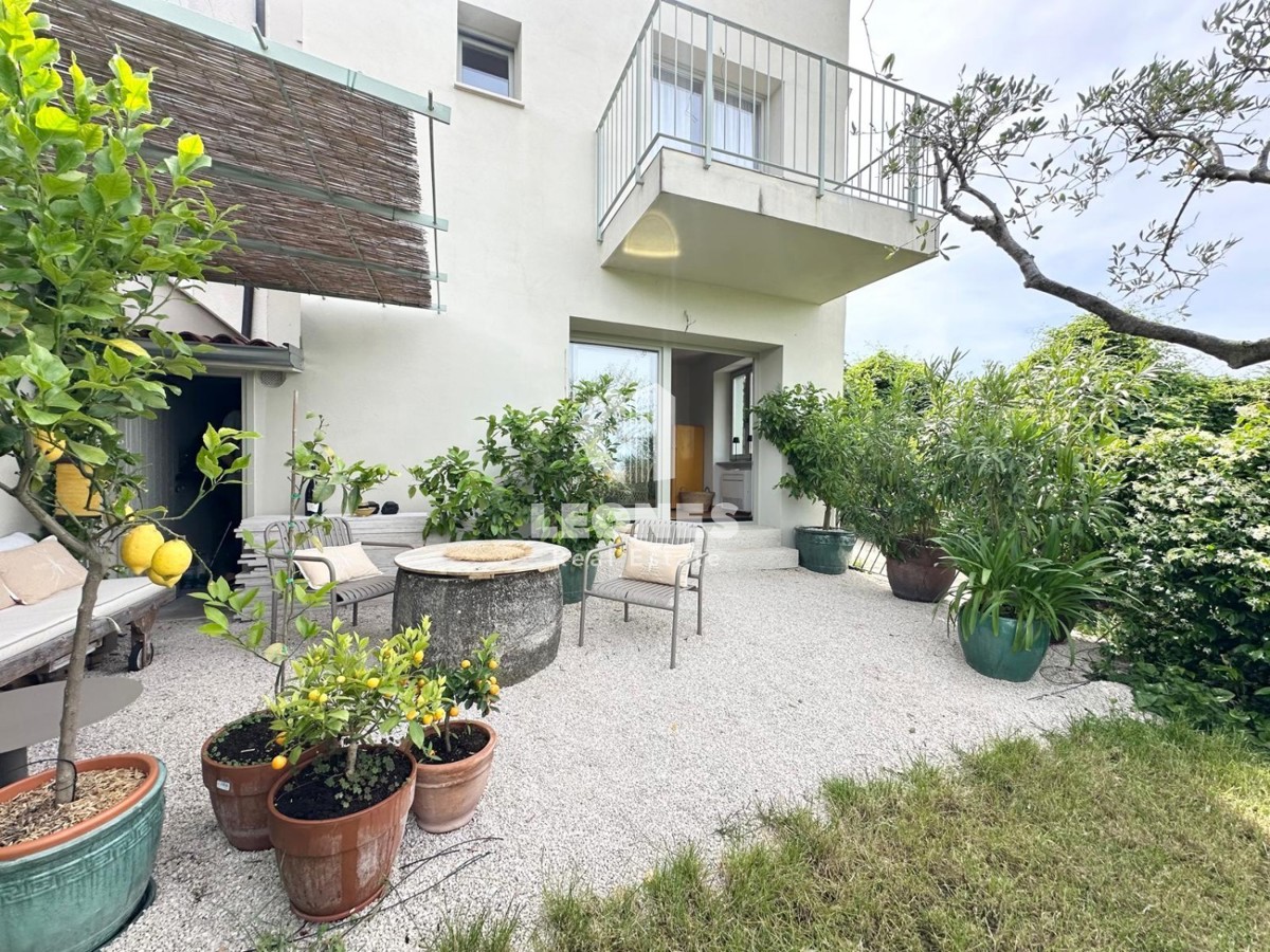 Una casa rustica unica con una splendida vista sul mare a Buie
