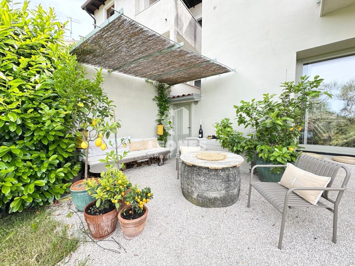 Una casa rustica unica con una splendida vista sul mare a Buie