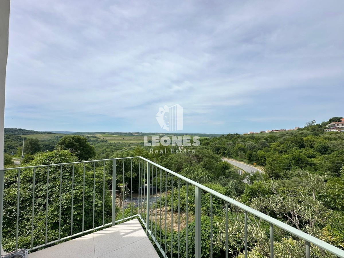 Una casa rustica unica con una splendida vista sul mare a Buie
