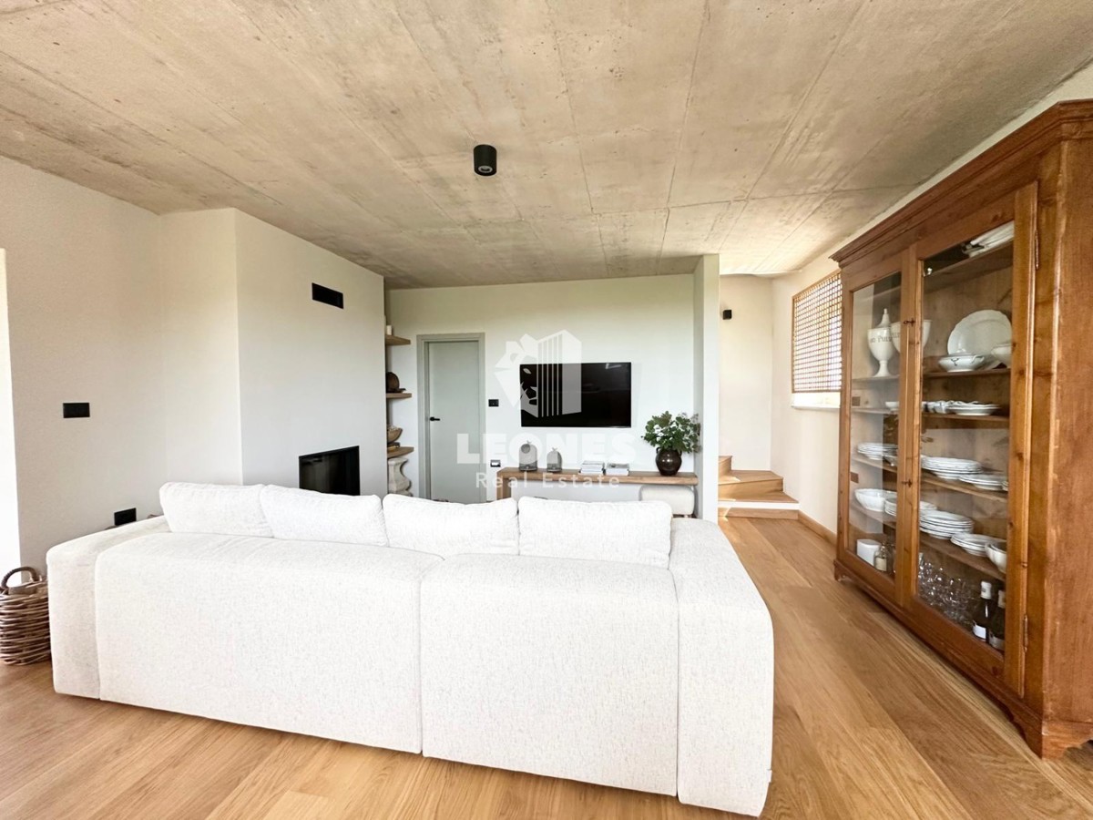 Una casa rustica unica con una splendida vista sul mare a Buie