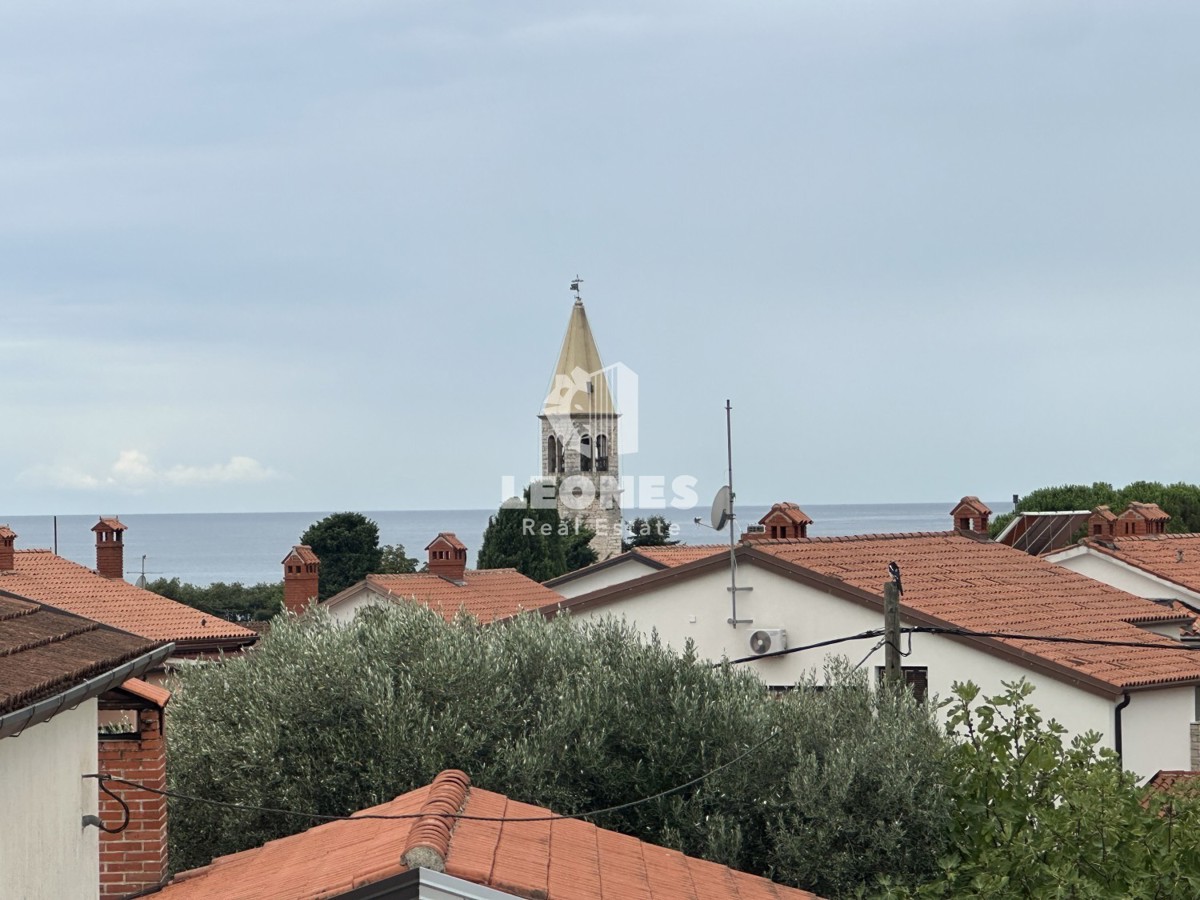 Appartamento di qualità con vista mare a solo 300 metri dal mare a Lovrečica