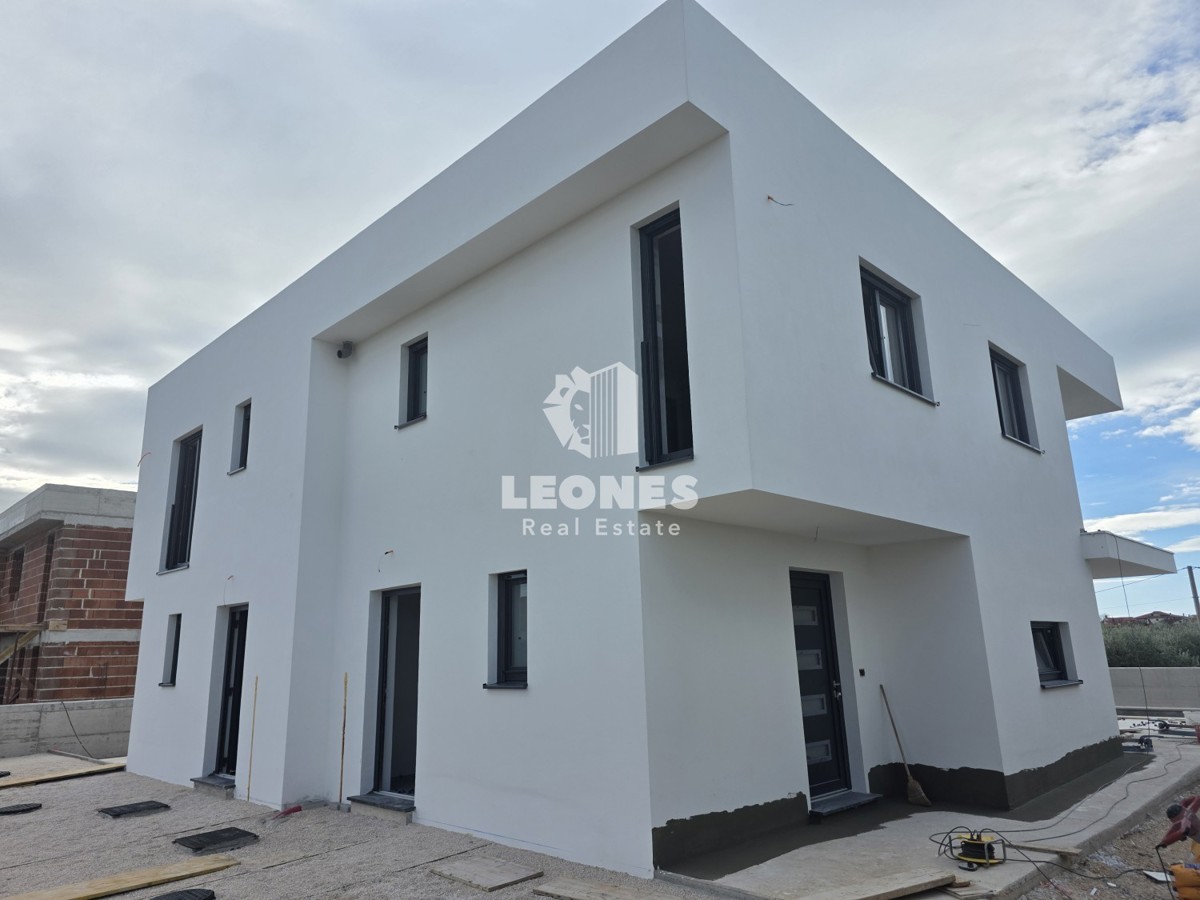 Graziosa casa bifamiliare con piscina nei dintorni di umag - Umago