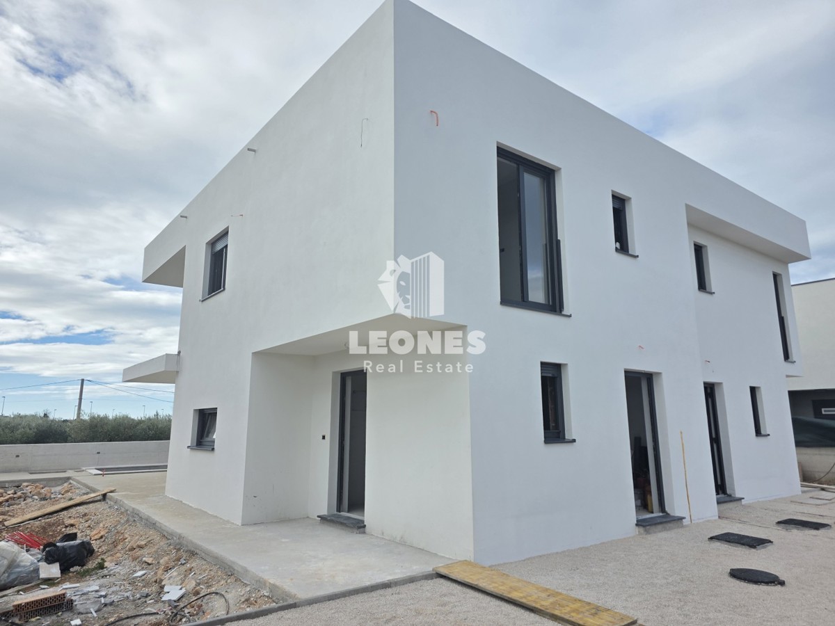 Graziosa casa bifamiliare con piscina nei dintorni di umag - Umago