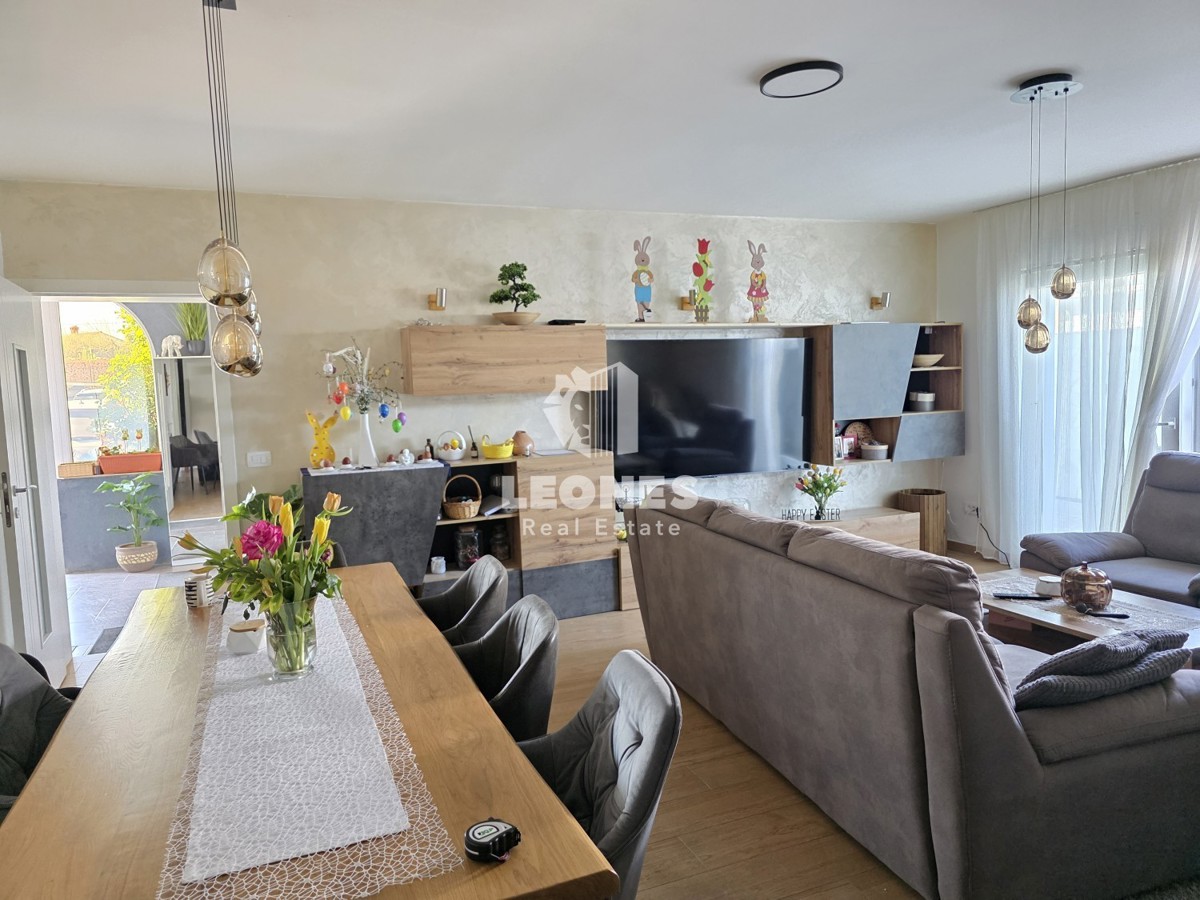 Casa con tre unità abitative vicino a Umag