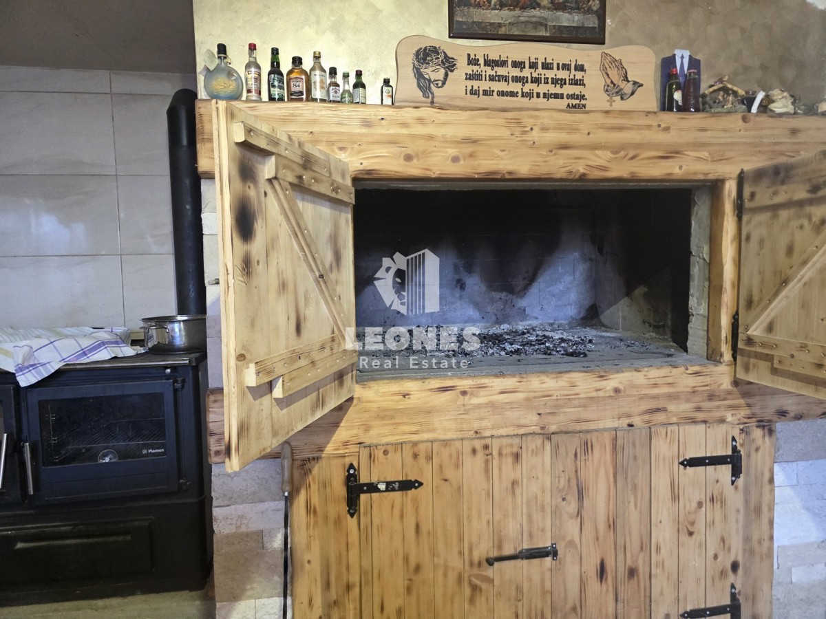 Casa con tre unità abitative vicino a Umag