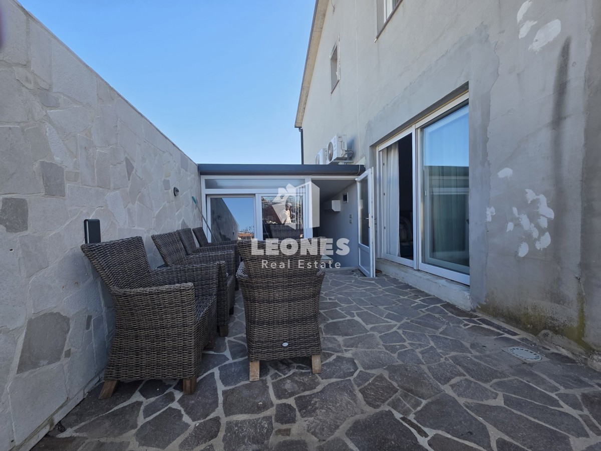 Casa con tre unità abitative vicino a Umag