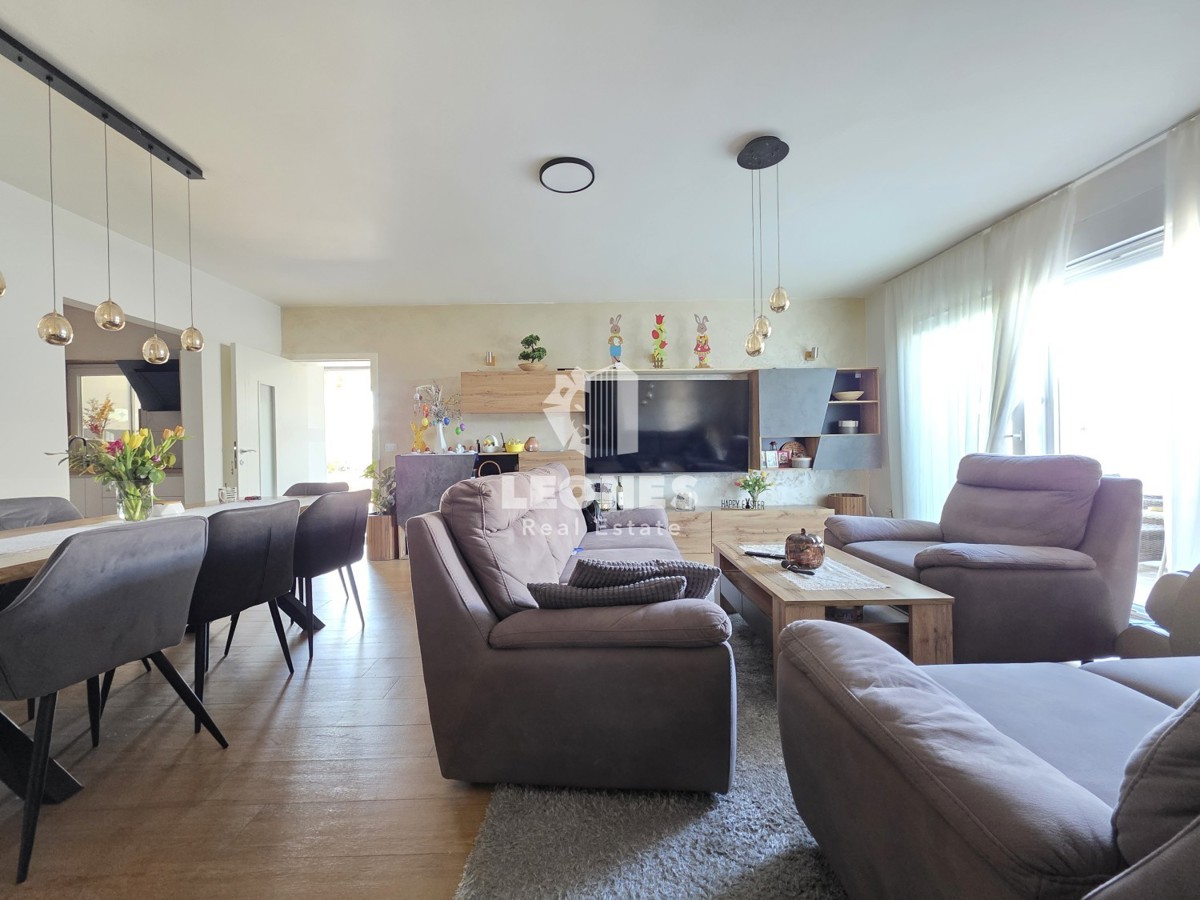 Casa con tre unità abitative vicino a Umag