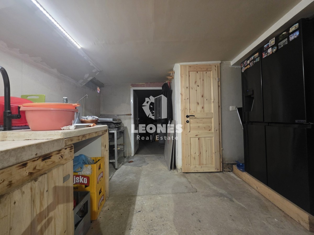 Casa con tre unità abitative vicino a Umag