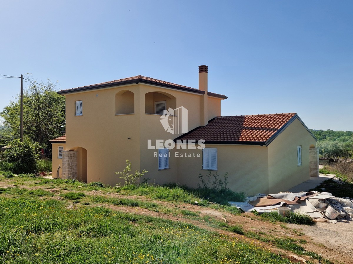 Casa con piscina vicino a Buie