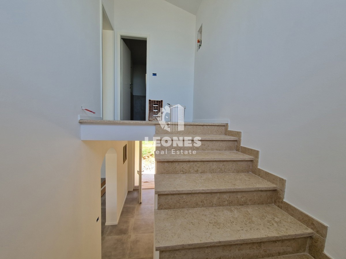 Casa con piscina vicino a Buie