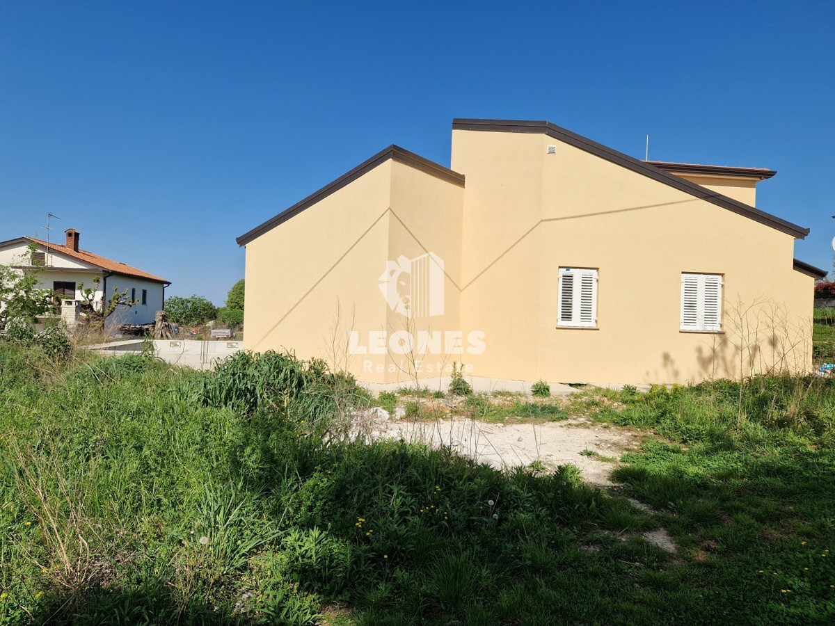 Casa con piscina vicino a Buie