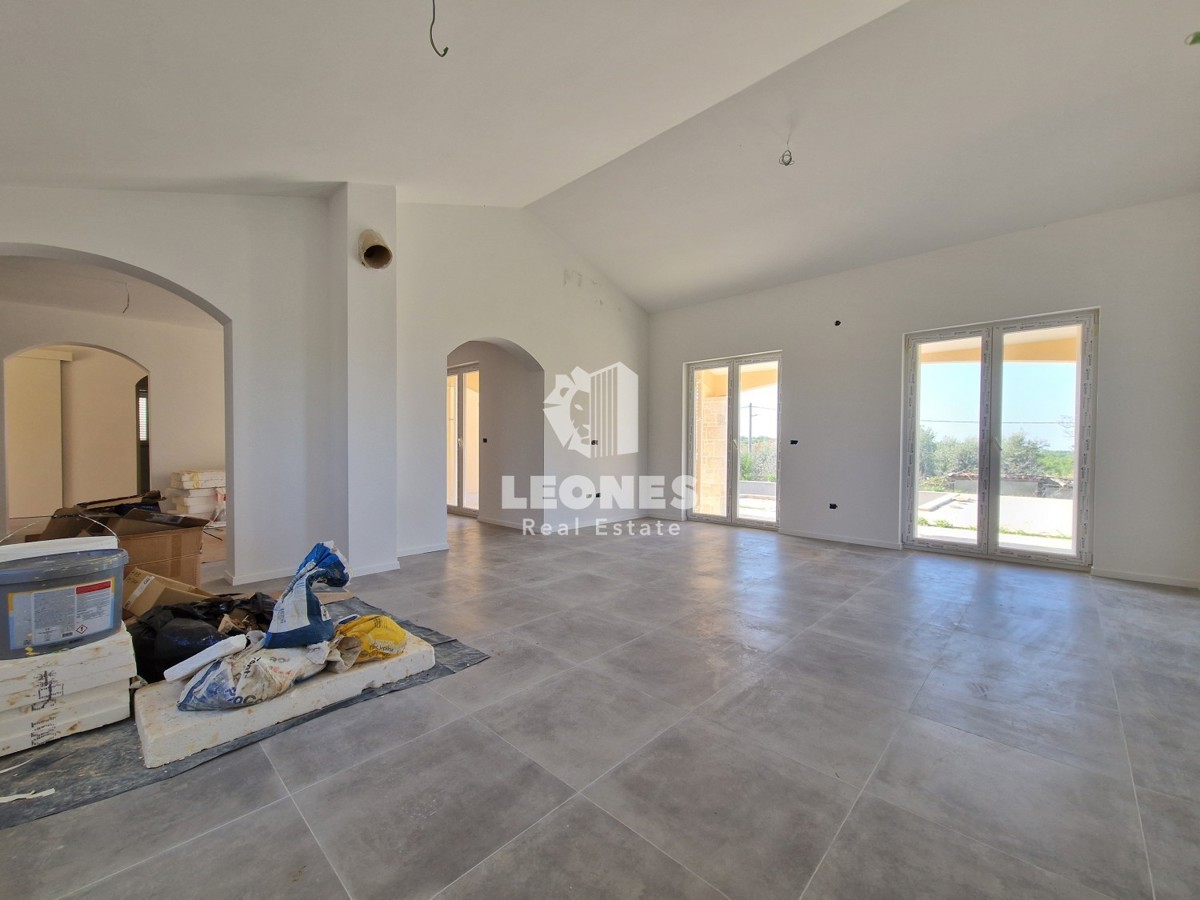 Casa con piscina vicino a Buie