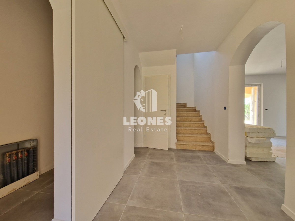 Casa con piscina vicino a Buie