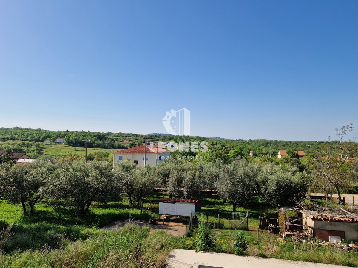 Casa con piscina vicino a Buie