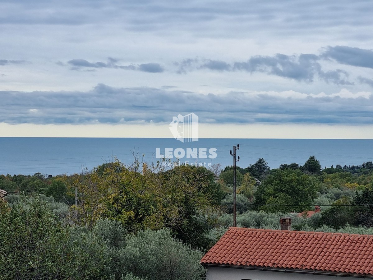 Un meraviglioso appartamento in un'ottima posizione con vista sul mare a Parenzo