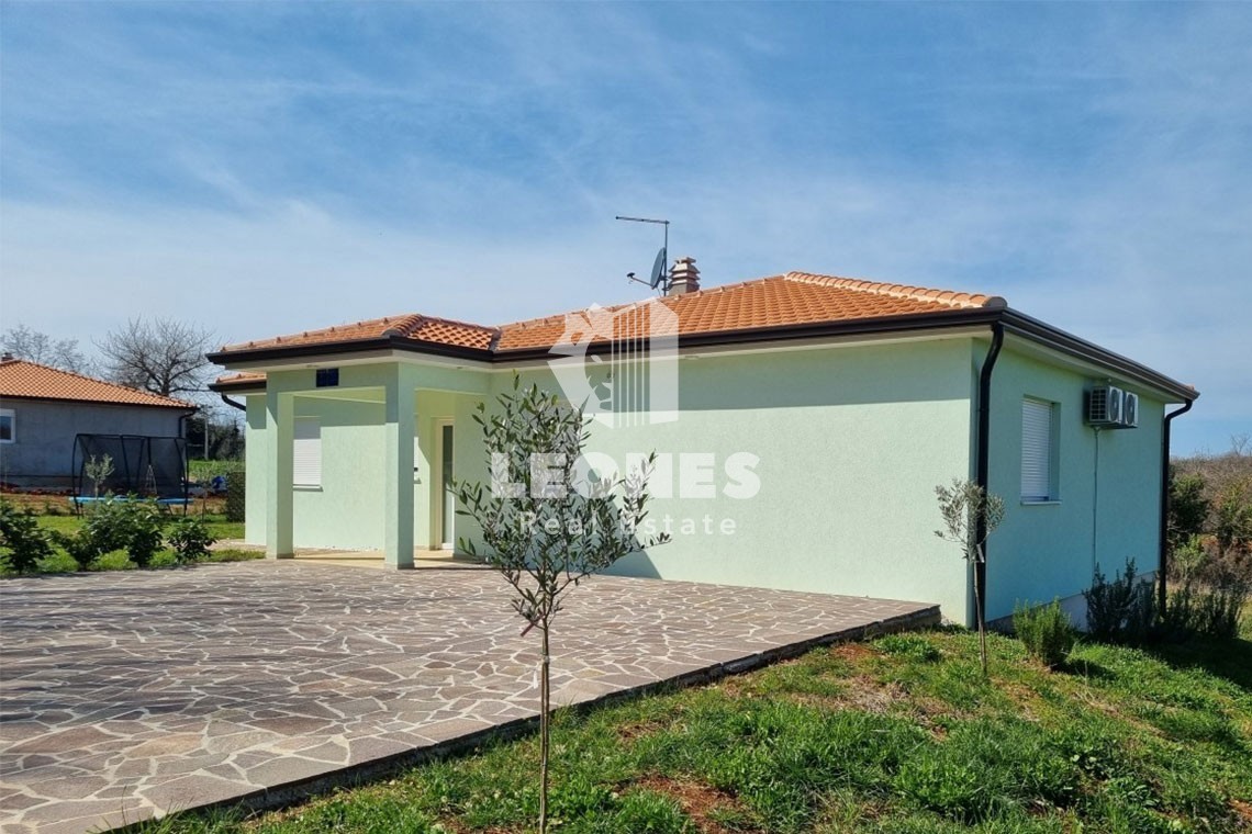 Casa con piscina in un tranquillo villaggio vicino a Brtonigla - Verteneglio