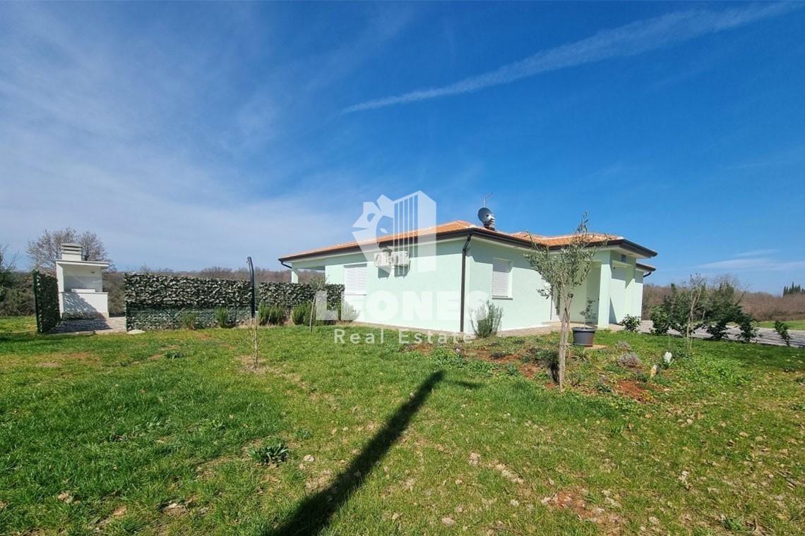 Casa con piscina in un tranquillo villaggio vicino a Brtonigla - Verteneglio